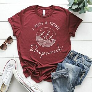 I Run A Tight Shipwreck Soft Graphic Tee Shirt
